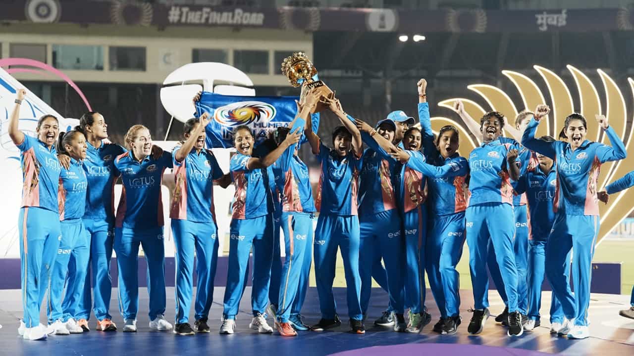 WPL Mumbai Indians Champions: ഹര്‍മന്‍പ്രീതിന്റെ ക്ലാസ്; സീവര്‍ ബ്രണ്ടിന്റെ മാസ്; ഡബ്ല്യുപിഎല്‍ കിരീടം വീണ്ടും മുംബൈ തൂക്കി