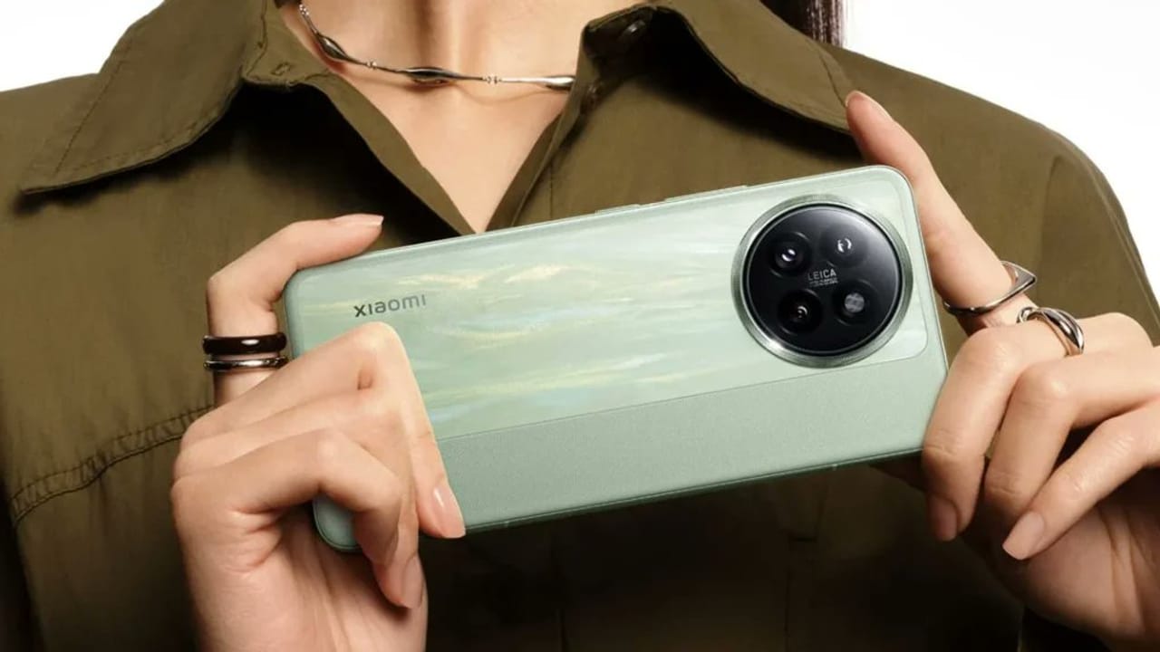 ഷവോമി സിവി 5 പ്രോ പുറത്തിറങ്ങാനൊരുങ്ങുകയാണ്. കമ്പനി ഔദ്യോഗികമായി സ്ഥിരീകരിച്ചിട്ടില്ലെങ്കിലും തകർപ്പൻ ഫീച്ചറുകളാണ് ഷവോമി സിവി 5 പ്രോയിലുണ്ടാവുക എന്നതാണ് റിപ്പോർട്ടുകൾ. 50 മെഗാപിക്സൽ ടെലിഫോട്ടോ ക്യാമറ, 6000 എംഎഎച്ച് ബാറ്ററി തുടങ്ങിയ മികച്ച ഫീച്ചറുകൾ ഷവോമി സിവി 5 പ്രോ മോഡലിൽ ഉണ്ടാവുമെന്നും സൂചനകളുണ്ട്. (Image Courtesy - Social Media)
