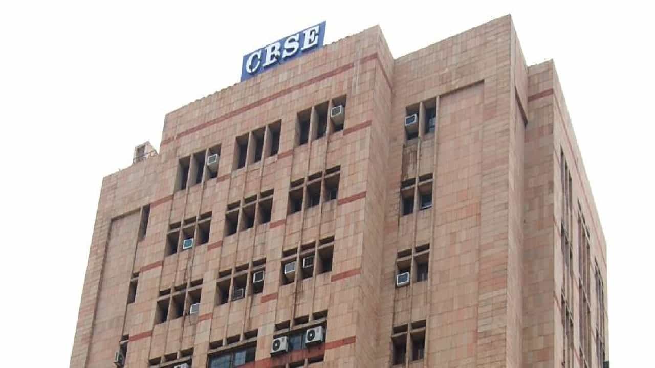 CBSE Examination: ഹോളി കാരണം ഹിന്ദി പരീക്ഷ എഴുതാന്‍ പറ്റിയില്ലേ? വിഷമിക്കേണ്ട; പന്ത്രണ്ടാം ക്ലാസ് വിദ്യാര്‍ത്ഥികള്‍ക്കായി പ്ലാന്‍ ബിയുമായി സിബിഎസ്ഇ