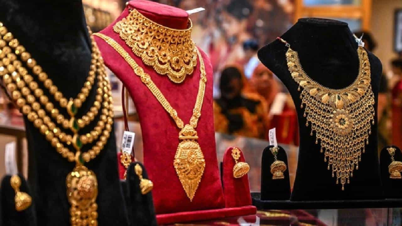 Kerala Gold Rate Today: കാത്തിരിക്കേണ്ട; വാങ്ങണേൽ ഇപ്പോൾ വാങ്ങിക്കോ.. സ്വർണ വില വീണ്ടും മുകളിലേക്ക്, ഇനിയും കൂടും Kerala Gold Rate Today: കാത്തിരിക്കേണ്ട; വാങ്ങണേൽ ഇപ്പോൾ വാങ്ങിക്കോ.. സ്വർണ വില വീണ്ടും മുകളിലേക്ക്, ഇനിയും കൂടും