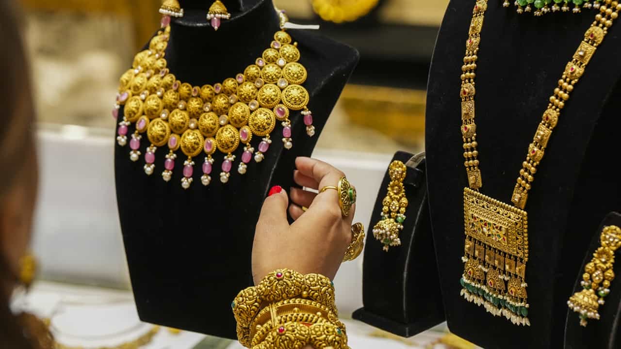 Kerala Gold Rate : സര്‍വകാല റെക്കോഡിട്ട് ഫെബ്രുവരി മടങ്ങി; ആഭരണപ്രേമികള്‍ക്ക് മാര്‍ച്ച് പ്രതീക്ഷകളുടേതോ? തുടക്കം കലക്കി