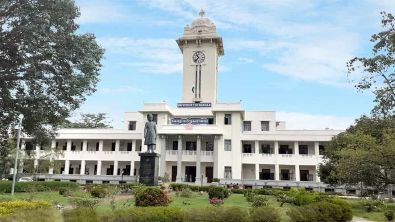 Kerala University Answer Paper Missing: കേരള സർവകലാശാലയിലെ ഉത്തരക്കടലാസുകൾ കാണാതായ സംഭവം; ബൈക്കിൽ പോയപ്പോള്‍ വീണുപോയെന്ന് അധ്യാപകൻ