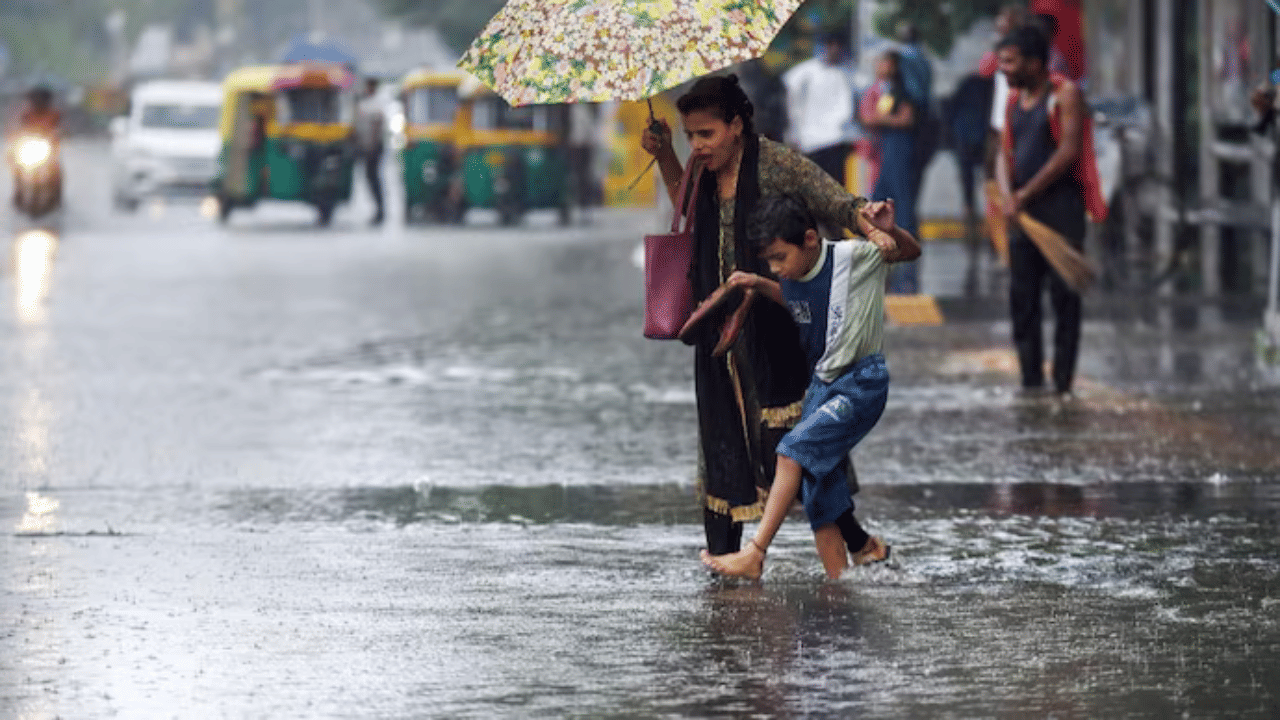 Kerala Rain Alert: മഴ പോയിട്ടില്ല..! സംസ്ഥാനത്ത് ഇന്നും മഴയ്ക്ക് സാധ്യത; ഈ ജില്ലകളിൽ മുന്നറിയിപ്പ്