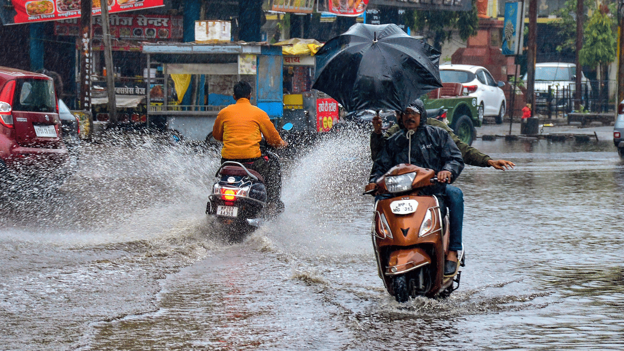 Kerala Rain Alert: സംസ്ഥാനത്ത് വരും മണിക്കൂറിൽ മഴ; ഈ ജില്ലകളിൽ മുന്നറിയിപ്പ്, ഇടിമിന്നൽ ജാഗ്രതാ നിർദ്ദേശം