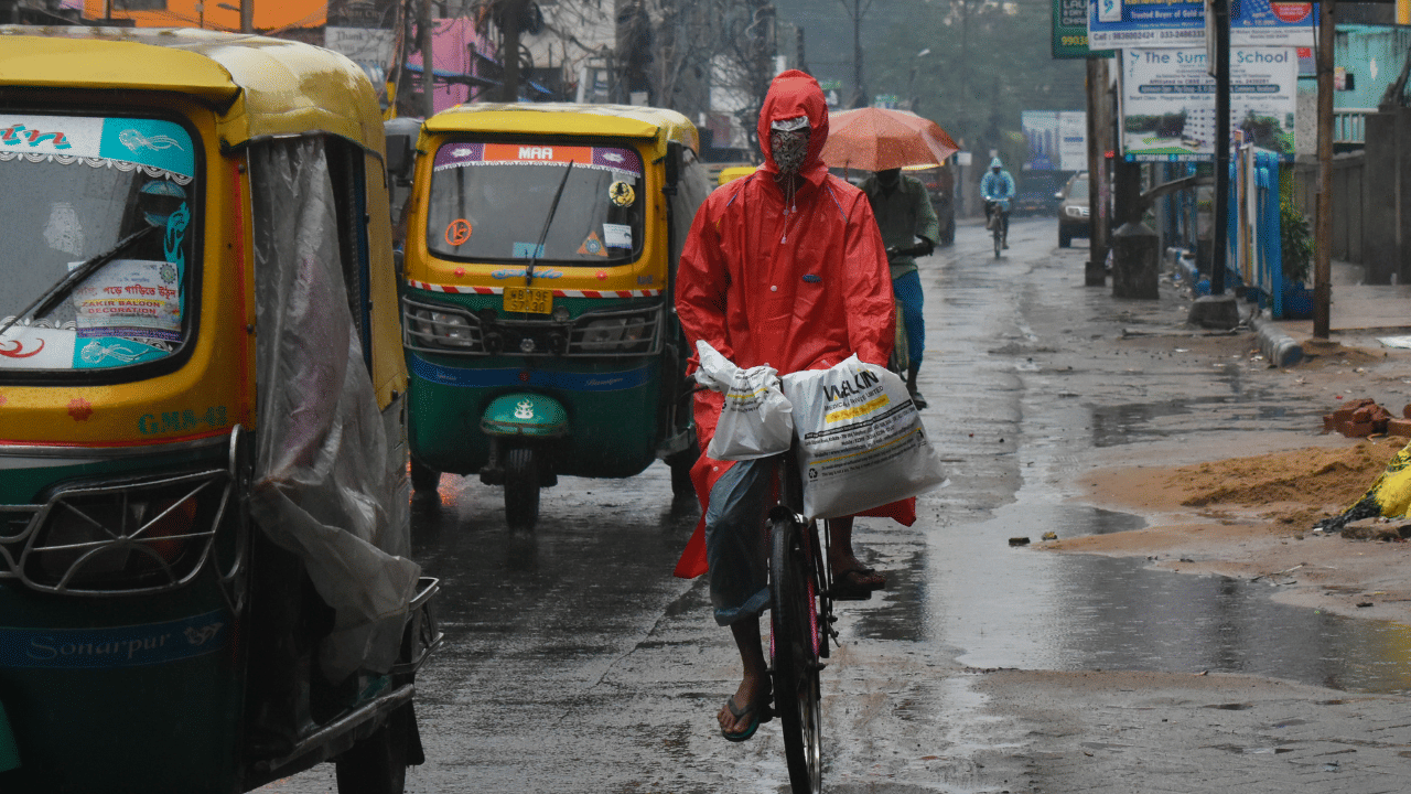 Kerala Rain Alert: വേനൽ ചൂടിന് ആശ്വാസം; സംസ്ഥാനത്ത് ഈ ജില്ലകളിൽ ശക്തമായ മഴ, മത്സ്യത്തൊഴിലാളികൾക്ക് മുന്നറിയിപ്പ്