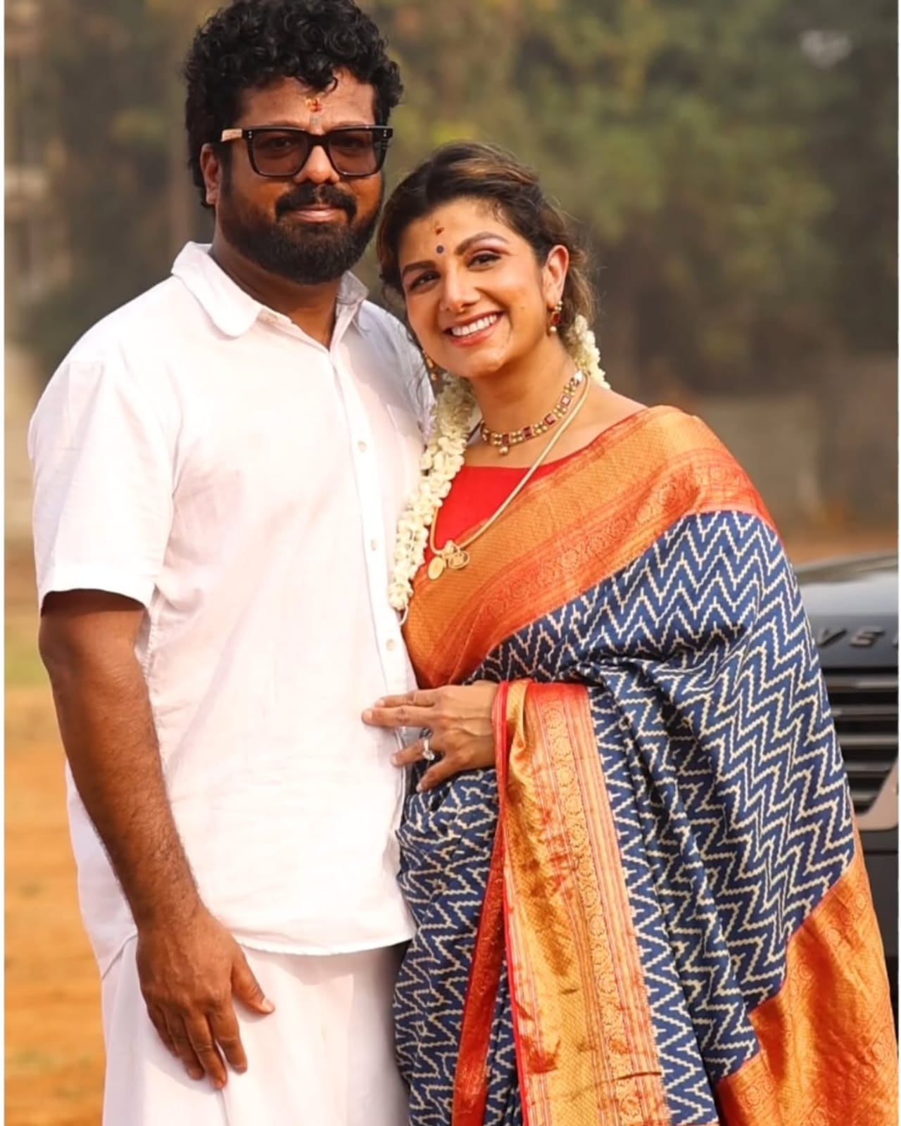 ചുരുങ്ങിയ സമത്തിൽ മലയാള സിനിമയിൽ തന്റെതായ വ്യക്തിമുദ്ര പതിപ്പിച്ച താരമാണ് നടി രം​ഭ. സർ​ഗം എന്ന ചിത്രത്തിലൂടെയായിരുന്നു താരത്തിന്റെ രം​ഗപ്രവേശനം. പിന്നീട് ആരെയും ഞെട്ടിപ്പിക്കുന്ന തരത്തിലുള്ള വളർച്ചയായിരുന്നു. (image credits:instagram)