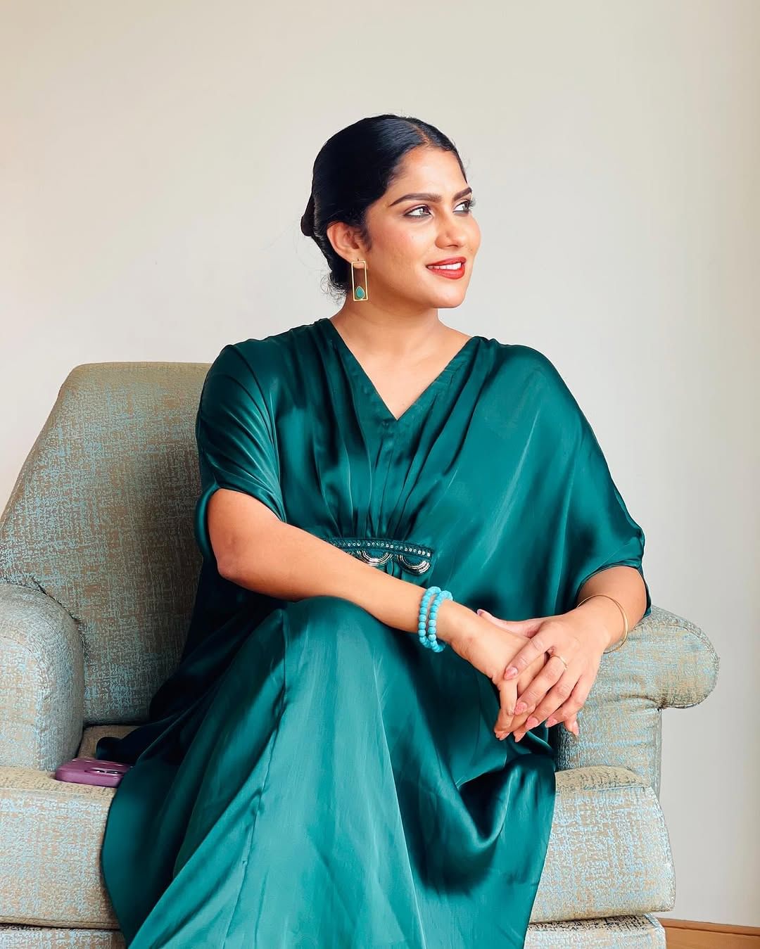 പക്ഷെ ഇന്നു വരെ അത് പുറത്തു വന്നിട്ടില്ലെന്നും സ്വാസിക പറയുന്നുണ്ട്. ആ വീഡിയോ ഇപ്പോഴും ആരെങ്കിലും അപ്പ്ലോഡ് ചെയ്തിട്ടുണ്ടോ എന്ന് താന്‍ നോക്കാറുണ്ടെന്നും എന്നാല്‍ അവിടെയുണ്ടായിരുന്നവരെല്ലാം നല്ല മനുഷ്യര്‍ ആയതിനാല്‍ വിവേകത്തോടെയാണ് പെരുമാറിയതെന്നും സ്വാസിക പറയുന്നുണ്ട്.