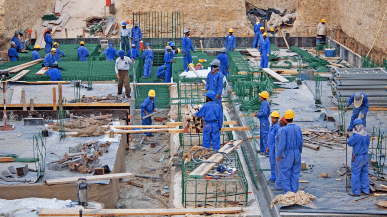 UAE Work Permit: നിയമം ലംഘിച്ച് വീട്ടുജോലിക്ക് ആളെ വച്ചാൽ ഒരു വർഷം തടവും 10 ലക്ഷം ദിർഹം പിഴയും