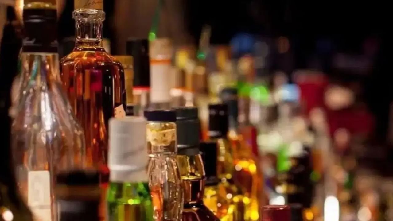 ഇനി ബെവ്കോ തുറക്കാത്ത 6 അവധികൾ കൂടിയുണ്ട്. ഒന്നാം തീയ്യതിയിലെ ഡ്രൈ ഡേ അടക്കം 8 അവധികൾ വേറെയുമുണ്ട്