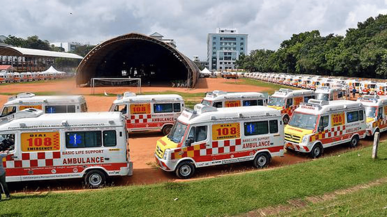 Kerala Patient Death: ഡോക്ടർ വിളിച്ചിട്ടും ആംബുലൻസ്’ എത്തിയില്ല, കാത്തിരുന്നത് രണ്ടു മണിക്കൂർ: രോഗി മരിച്ചു Kerala Patient Death: ഡോക്ടർ വിളിച്ചിട്ടും ആംബുലൻസ്’ എത്തിയില്ല, കാത്തിരുന്നത് രണ്ടു മണിക്കൂർ: രോഗി മരിച്ചു