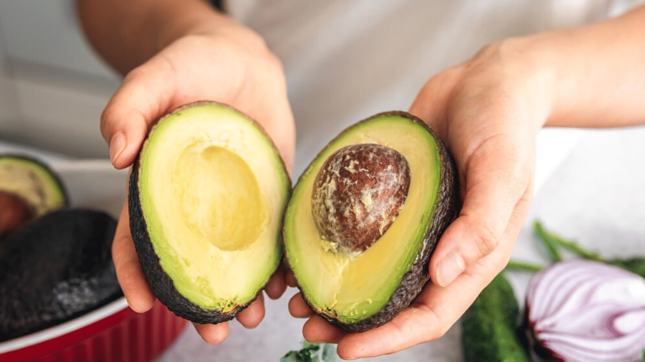 Avocado Benefits: ദഹനത്തിനും കണ്ണുകളുടെ ആരോഗ്യത്തിനും മികച്ചത്; അവക്കാഡോ കഴിക്കൂ, ഗുണങ്ങളേറെ