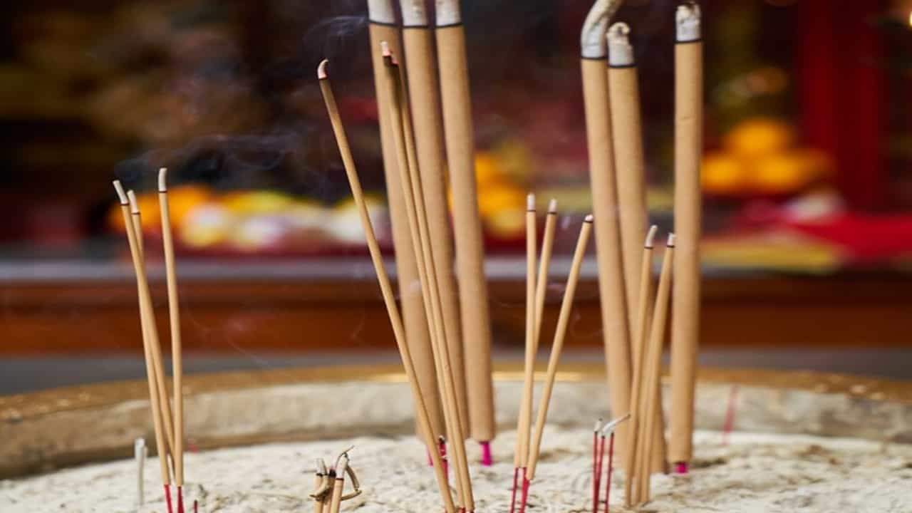 Karnataka Superstition: പനി മാറാന്‍ അഗര്‍ബത്തികള്‍ കൊണ്ട് പൊള്ളിച്ച് ചികിത്സ, കുരുന്നിന് ദാരുണാന്ത്യം; പുറത്തുവരുന്നത് ഞെട്ടിക്കുന്ന വിവരങ്ങള്‍