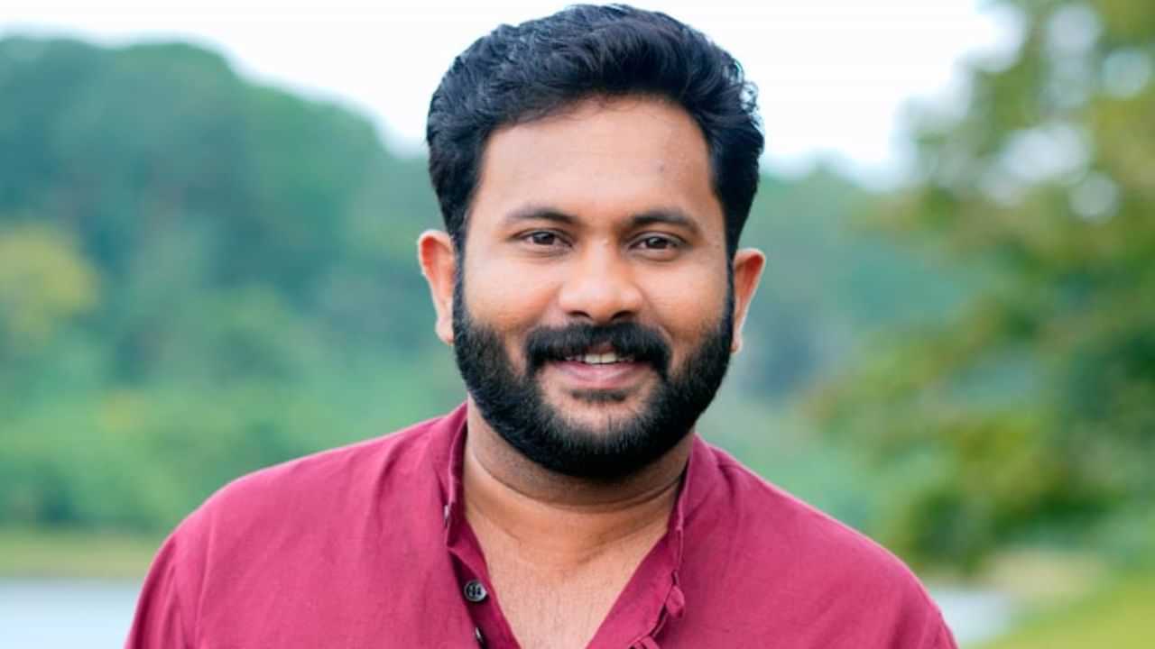 Aju Varghese: എമ്പുരാനില് ആ കഥാപാത്രം ഞാന് ആകണമെന്ന് ആഗ്രഹിച്ചിരുന്നു, പൃഥ്വിരാജിനോട് ചാന്സും ചോദിച്ചു: അജു വര്ഗീസ് Aju Varghese: എമ്പുരാനില് ആ കഥാപാത്രം ഞാന് ആകണമെന്ന് ആഗ്രഹിച്ചിരുന്നു, പൃഥ്വിരാജിനോട് ചാന്സും ചോദിച്ചു: അജു വര്ഗീസ്