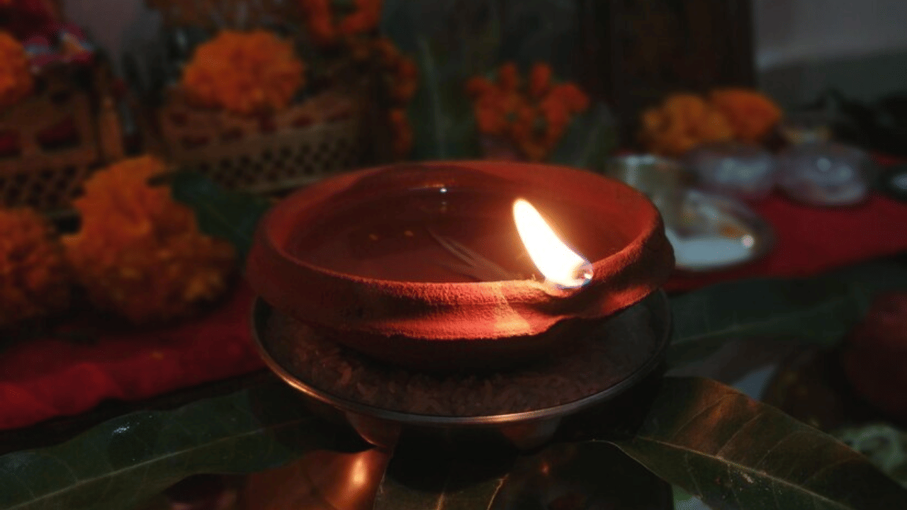 Akshaya Tritiya 2025: അക്ഷയ തൃതീയയിൽ വിളക്ക് വയ്ക്കേണ്ടത് എവിടെ, എപ്പോൾ? ഇക്കാര്യങ്ങൾ അറിഞ്ഞിരിക്കാം Akshaya Tritiya 2025: അക്ഷയ തൃതീയയിൽ വിളക്ക് വയ്ക്കേണ്ടത് എവിടെ, എപ്പോൾ? ഇക്കാര്യങ്ങൾ അറിഞ്ഞിരിക്കാം