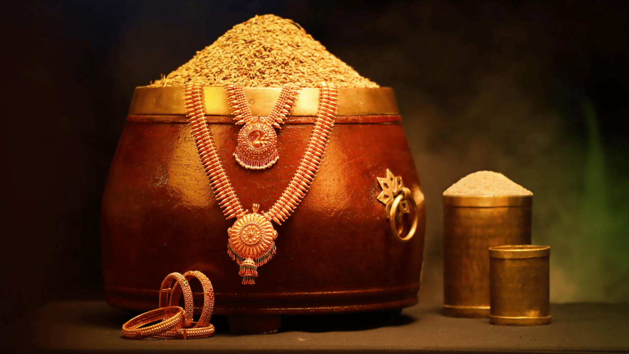 Akshaya Tritiya 2025: കൃഷ്ണൻ കുചേലനു സമ്പത്തു നൽകിയ ദിവസം; അക്ഷയ തൃതീയയ്ക്ക് സ്വർണം വാങ്ങിയാലുള്ള ഗുണം എന്ത്? Akshaya Tritiya 2025: കൃഷ്ണൻ കുചേലനു സമ്പത്തു നൽകിയ ദിവസം; അക്ഷയ തൃതീയയ്ക്ക് സ്വർണം വാങ്ങിയാലുള്ള ഗുണം എന്ത്?