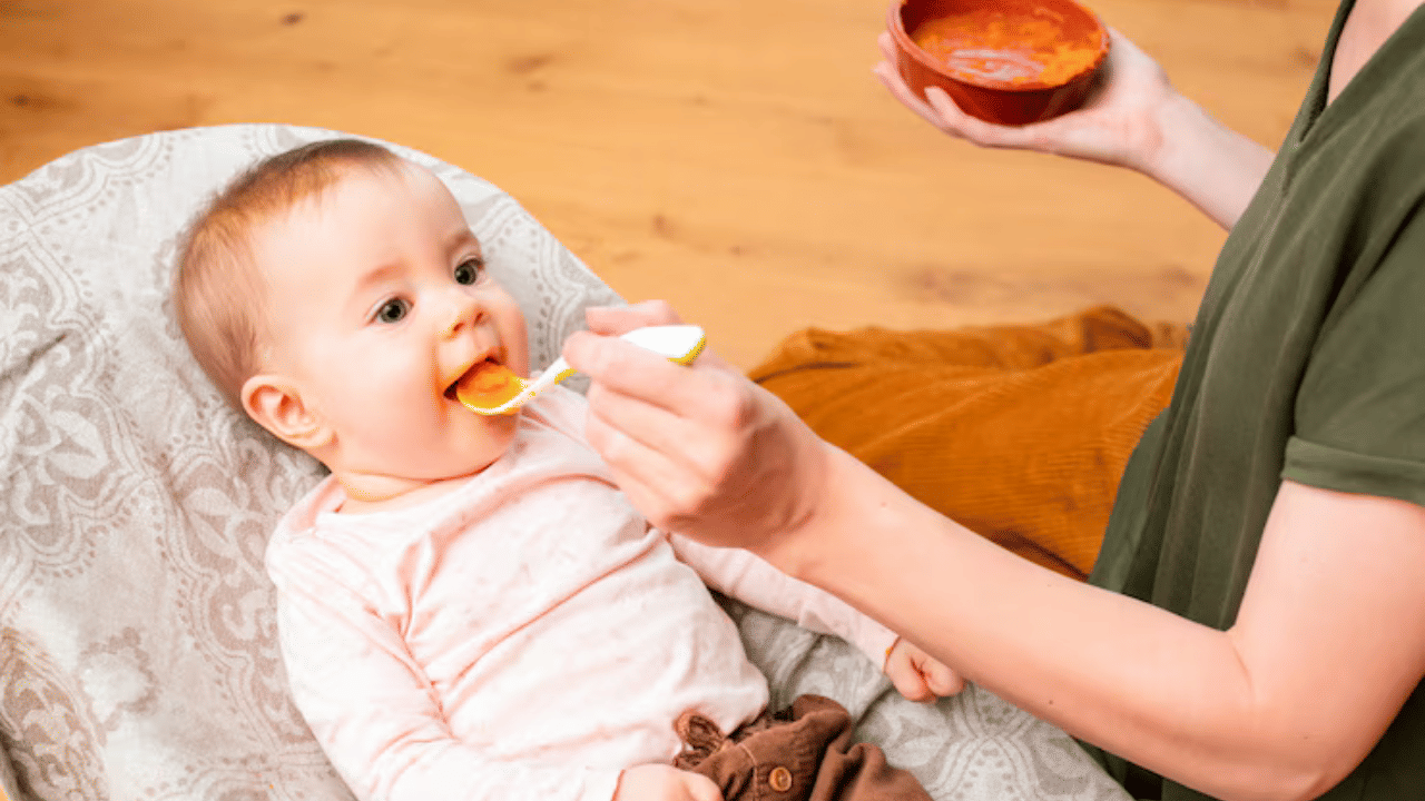 Baby Care: കുഞ്ഞിന് ആറ് മാസം കഴിഞ്ഞോ? എങ്കിൽ ഈ ഭക്ഷണങ്ങൾ നൽകി തുടങ്ങിക്കോളൂ Baby Care: കുഞ്ഞിന് ആറ് മാസം കഴിഞ്ഞോ? എങ്കിൽ ഈ ഭക്ഷണങ്ങൾ നൽകി തുടങ്ങിക്കോളൂ