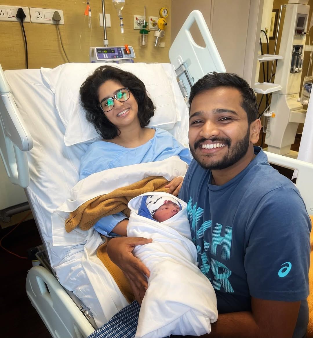 മൂന്ന് ദിവസം ഹോപ്പ് പല്ല് തേച്ചില്ല. പല്ല് തേക്കുന്നത് അവള്ക്ക് ഇഷ്ടമല്ല. അതുകൊണ്ട് താനും നിര്ബന്ധിക്കാന് പോയില്ല. എന്തിനാണ് ഞങ്ങള്ക്ക് രണ്ട് പേര്ക്കും വെറുതെ ഒരു ബുദ്ധിമുട്ട്. പക്ഷെ രണ്ട് നേരം താന് അവളെ കുളിപ്പിച്ചിരുന്നുവെന്നും ഡോ. അനന്ദു എസുമായി സംസാരിക്കുന്നതിനിടെ ബേസില് പറഞ്ഞു.