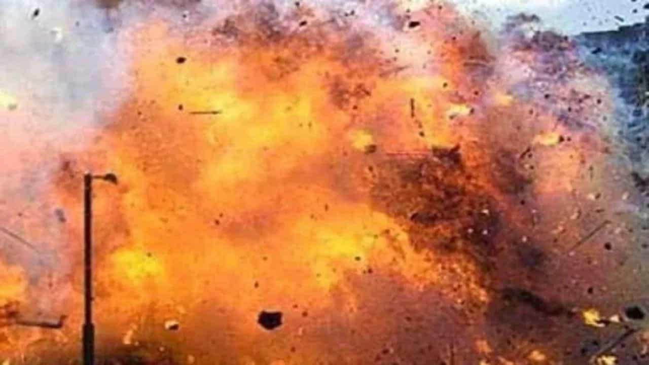 Gas Cylinder Blast: വീട്ടില്‍ സൂക്ഷിച്ച പടക്കത്തിന് തീപിടിച്ചതിനെ തുടര്‍ന്ന് ഗ്യാസ് സിലിണ്ടര്‍ പൊട്ടിത്തെറിച്ചു; 7 മരണം