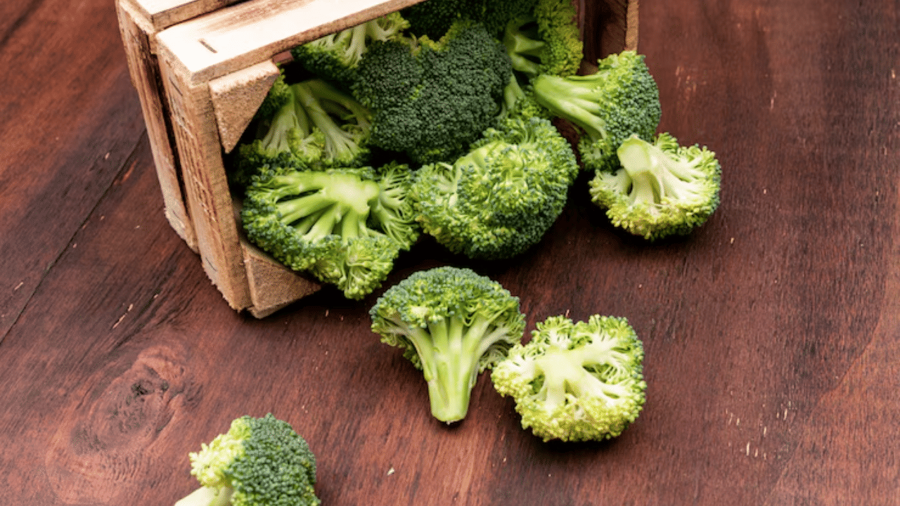 ഫോളേറ്റിൻ്റെ ഉയർന്ന ഉള്ളടക്കമുള്ളതിനാൽ ഗർഭിണികൾ ബ്രോക്കോളി കഴിക്കുന്നത് നല്ലതാണ്.