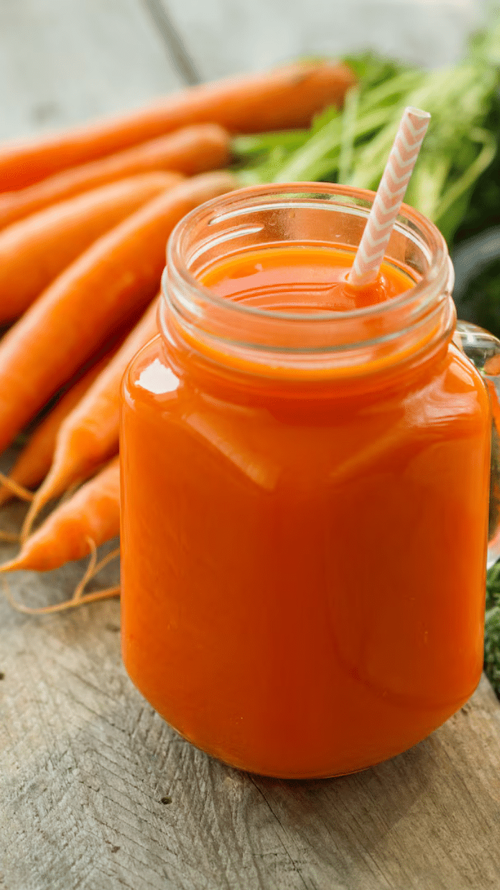 Carrot Juice Benefits : സ്വാഭാവിക മധുരമുള്ളതും ആന്റിഓക്‌സിഡന്റുകൾ നിറഞ്ഞതുമായ കാരറ്റ് ജ്യൂസ് പിത്തരസം സ്രവണം വർദ്ധിപ്പിക്കും. ഇത് കൊഴുപ്പ് ഇല്ലാതാക്കാൻ നല്ലതാണ്.