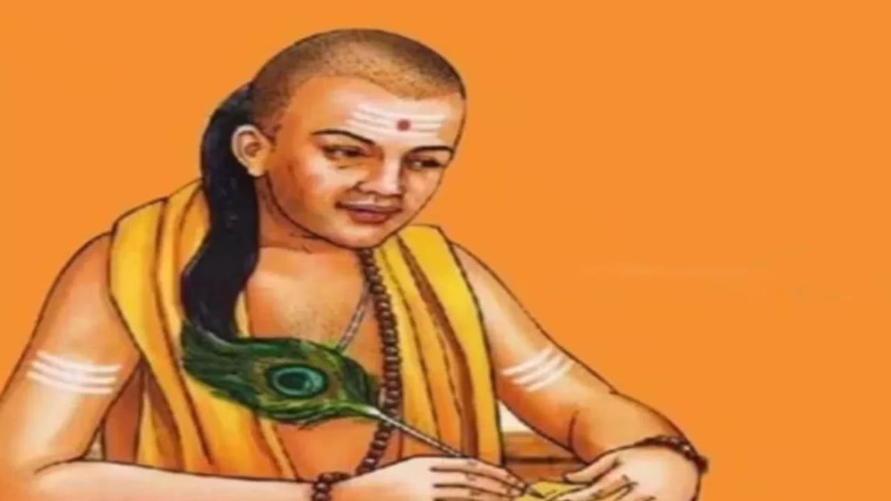 ചാണക്യൻ്റെ അഭിപ്രായത്തിൽ, ചിലർ ജീവിതത്തിലെ എല്ലാ സുഖസൗകര്യങ്ങളും ആസ്വദിക്കുന്നു, അവർക്ക് ഭൂമി സ്വർഗം പോലെയായിരിക്കും. ആരൊക്കെയാണ്  അവർ എങ്ങനെയാണ് അവർക്ക് അത് സാധിക്കുന്നതെന്ന് നോക്കാം
