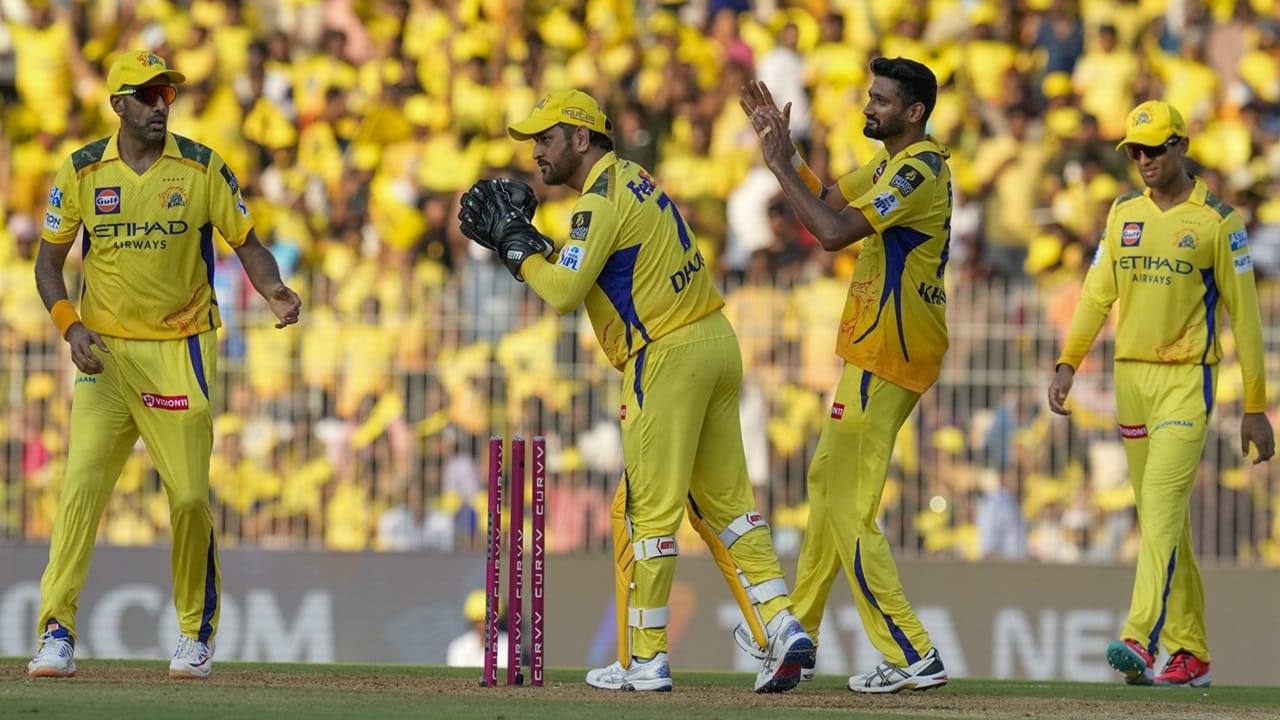 ഐപിഎല്ലില്‍ ഇന്ന് ചെന്നൈ സൂപ്പര്‍ കിങ്‌സ്-പഞ്ചാബ് കിങ്‌സിനെ നേരിടും. വൈകിട്ട് 7.30ന് മൊഹാലിയിലാണ് മത്സരം. നാല് മത്സരങ്ങളില്‍ ഒരെണ്ണത്തില്‍ മാത്രമാണ് ചെന്നൈ ജയിച്ചത്. മൂന്നിലും തോറ്റു. പോയിന്റ് പട്ടികയില്‍ നിലവില്‍ ഒമ്പതാമതാണ് (Image Credits: PTI)