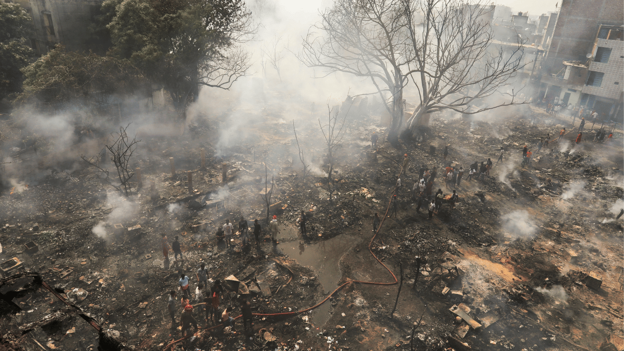 Delhi Fire: ഡൽഹി ചേരിയിൽ വൻ തീപിടുത്തം; രണ്ട് കുട്ടികൾ വെന്തുമരിച്ചു