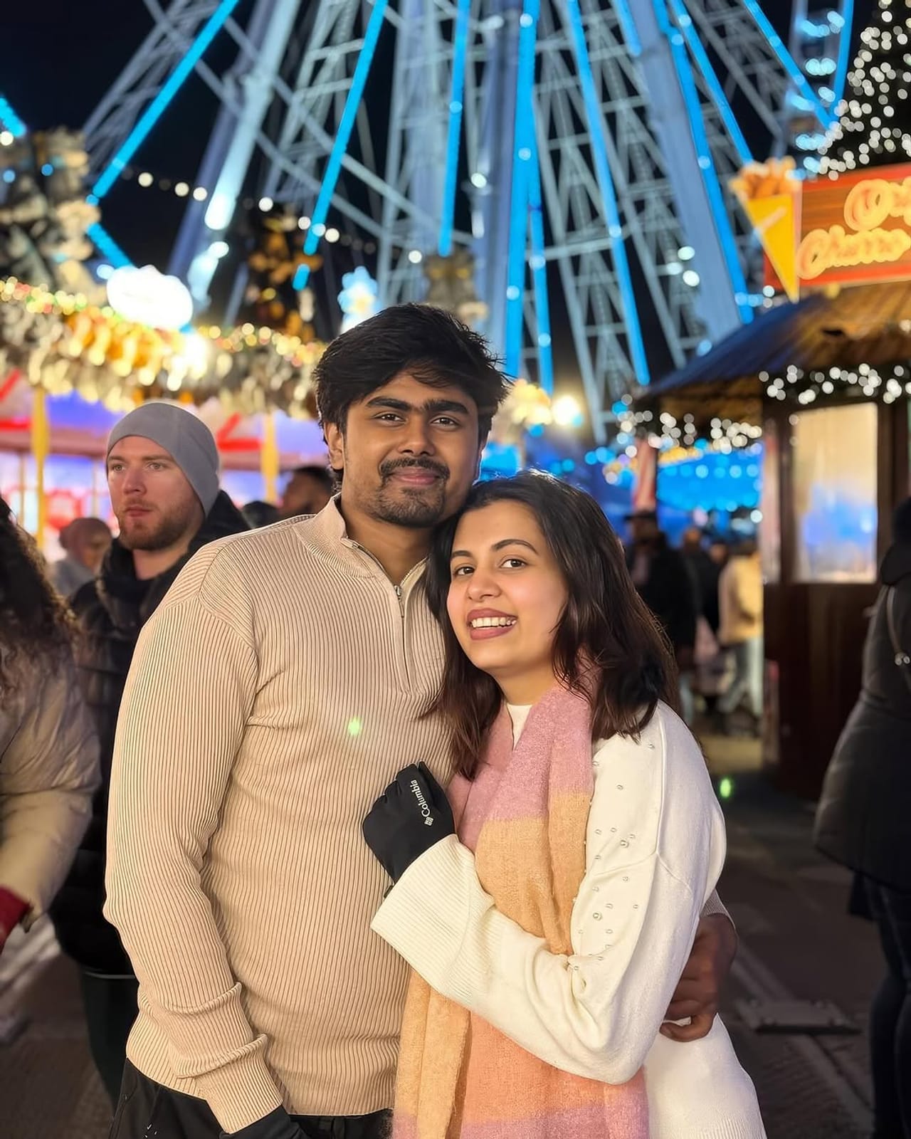 കൃഷ്ണ കുമാറിന്റെ രണ്ടാമത്തെ മകളായ ദിയ കൃഷ്ണയ്ക്കാണ് സോഷ്യല്‍ മീഡിയയില്‍ ആരാധകര്‍ കൂടുതലുള്ളത്. ദിയ കൃഷ്ണ പങ്കുവെക്കുന്ന വീഡിയോകളെല്ലാം നിമിഷ നേരം കൊണ്ടാണ് വൈറലായി മാറുന്നത്. യൂട്യൂബ് ചാനല്‍ കൂടാതെ സ്വന്തമായി ബിസിനസ് നടത്തിയും ദിയ വരുമാനം കണ്ടെത്തുന്നുണ്ട്. (Image Credits: Instagram)