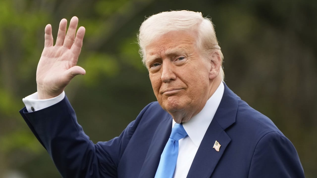 ഹാര്‍വാര്‍ഡ് സര്‍വകലാശാലയുടെ നികുതി ഇളവ് പരിഗണനയും എടുത്തുകളയുമെന്ന സൂചന നല്‍കി യുഎസ് പ്രസിഡന്റ് ഡൊണാള്‍ഡ് ട്രംപ്. 'രാഷ്ട്രീയ, പ്രത്യയശാസ്ത്ര, തീവ്രവാദ പ്രചോദിത രോഗം' തുടര്‍ന്നാല്‍ സര്‍വകലാശാലയ്ക്ക് 'രാഷ്ട്രീയ സ്ഥാപനം' നികുതി ചുമത്തുമെന്നാണ് ട്രംപിന്റെ ഭീഷണി (Image Credits: PTI)