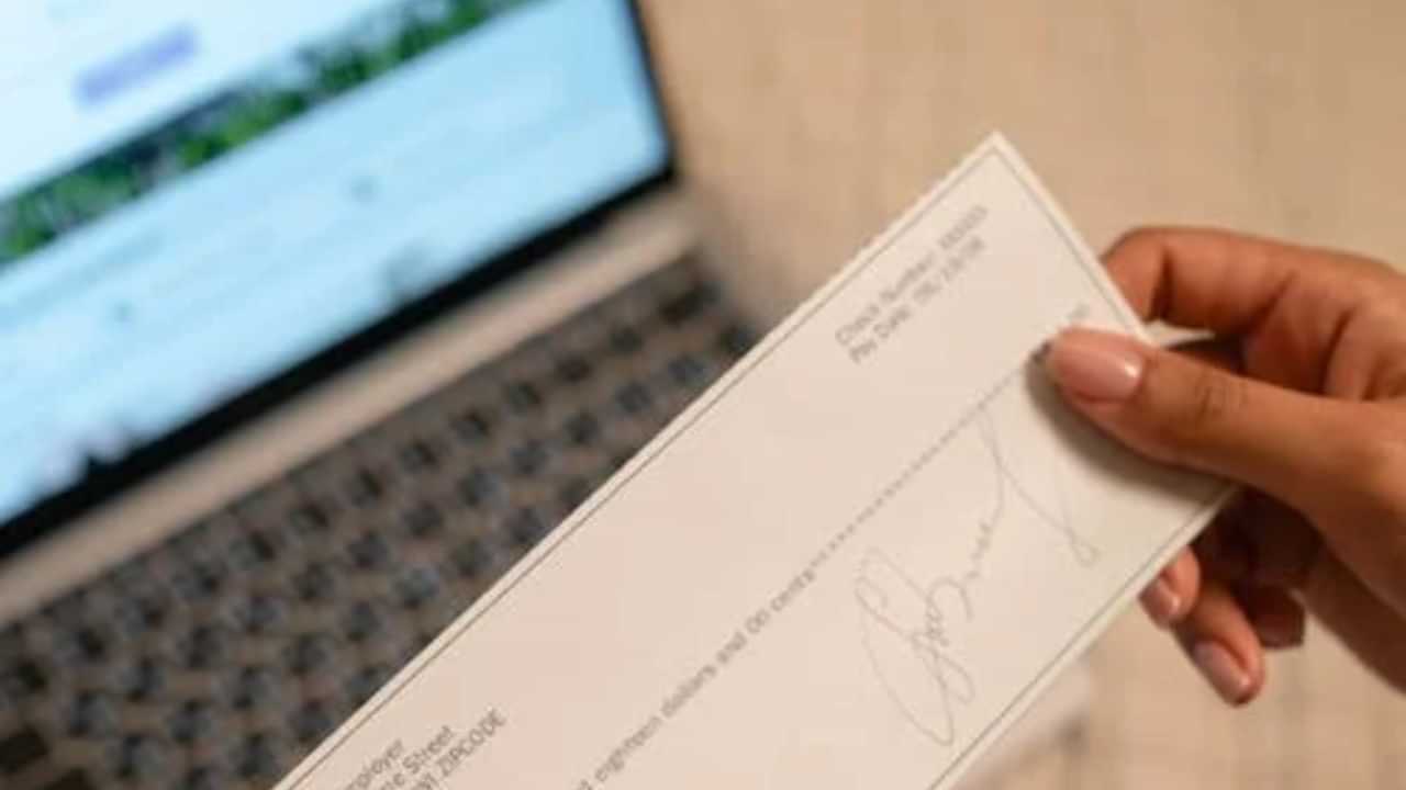 Dubai: ദുബായിൽ വ്യാജ ചെക്കുകൾ നൽകി വാഹനത്തട്ടിപ്പ്; ദമ്പതിമാർ ഉൾപ്പെട്ട സംഘം പിടിയിൽ