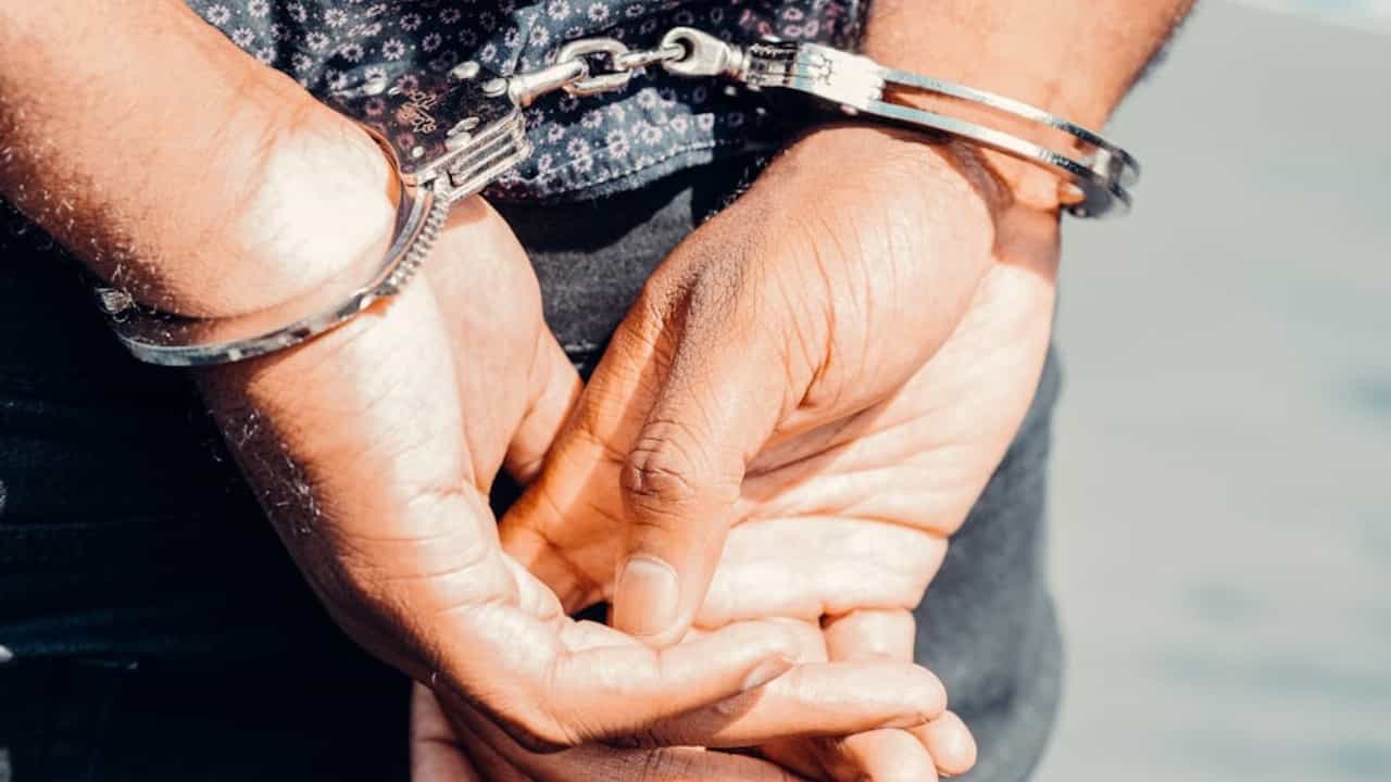 Andhra Pradesh: 10 ലക്ഷം രൂപ വിലവരുന്ന ഇലക്ട്രിക് ബൈക്കുകൾ മോഷ്ടിച്ചു; മൂന്ന് പേർ പിടിയിൽ