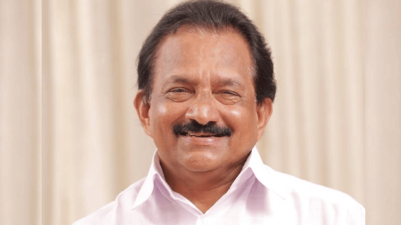 Former MLA Gold Fraud Case: 10 ലക്ഷം രൂപയുടെ സ്വർണം തട്ടിയെടുത്തെതായി പരാതി; ഇടുക്കി മുൻ എംഎൽഎ അടക്കം 3 പേർക്കെതിരേ കേസ് Former MLA Gold Fraud Case: 10 ലക്ഷം രൂപയുടെ സ്വർണം തട്ടിയെടുത്തെതായി പരാതി; ഇടുക്കി മുൻ എംഎൽഎ അടക്കം 3 പേർക്കെതിരേ കേസ്