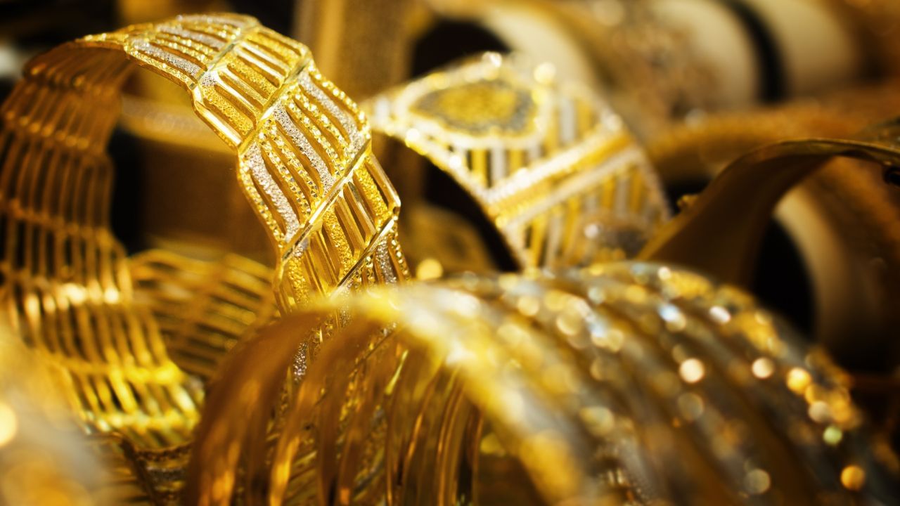 Kerala Gold Rate: അയ്ശെരി അപ്പോ താഴേക്കിറങ്ങാന് പ്ലാനില്ല; ഏറ്റവും ഉയര്ന്ന നിരക്കില് സ്വര്ണം Kerala Gold Rate: അയ്ശെരി അപ്പോ താഴേക്കിറങ്ങാന് പ്ലാനില്ല; ഏറ്റവും ഉയര്ന്ന നിരക്കില് സ്വര്ണം