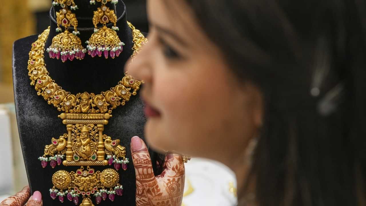 Kerala Gold Rate: 70,000ന് തൊട്ടടുത്ത്; ചരിത്രത്തിലെ ഏറ്റവും ഉയര്‍ന്ന നിരക്കില്‍ സ്വര്‍ണവില; പൊന്ന് കിട്ടാക്കനിയാകുമോ?