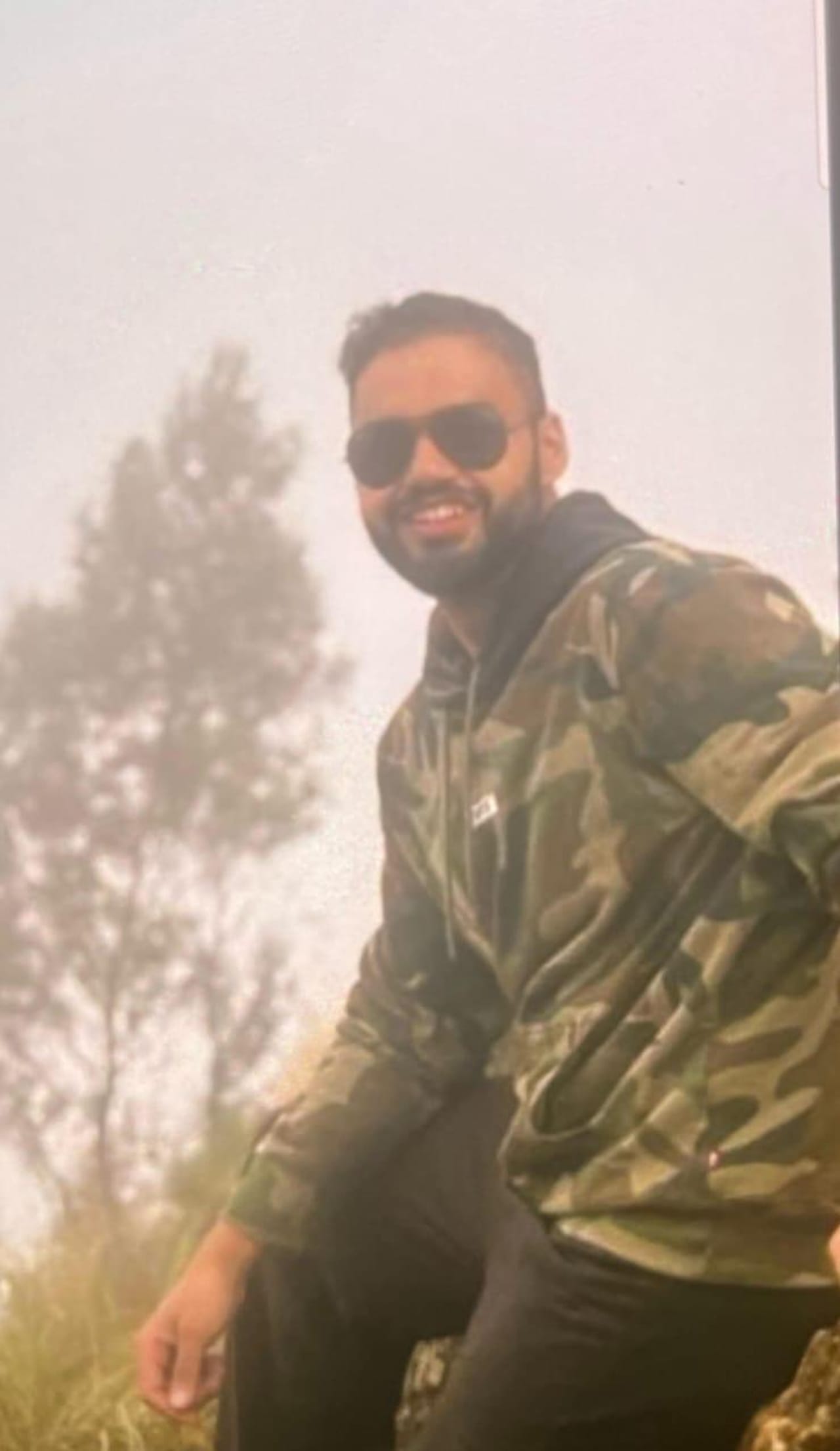 ജമ്മു കശ്മീരിലെ പഹൽഗാം ഭീകരാക്രമണത്തിൽ കൊല്ലപ്പെട്ടവരിൽ അഞ്ച് ദിവസം മുൻപ് വിവാഹം കഴിഞ്ഞ നാവികസേനാ ഓഫീസറും. ഹരിയാനയിലെ കർണാൽ സ്വദേശിയായ 26 വയസുകാരൻ ലഫ്റ്റനൻ്റ് വിനയ് നർവാളാണ് ആക്രമണത്തിൽ കൊല്ലപ്പെട്ടത്. അഞ്ച് ദിവസം മുൻപ് വിവാഹം കഴിഞ്ഞ ഇദ്ദേഹം ജമ്മു കശ്മീരിൽ വിനോദസഞ്ചാരത്തിന് എത്തിയതാണ്. (Image Courtesy - Social Media)