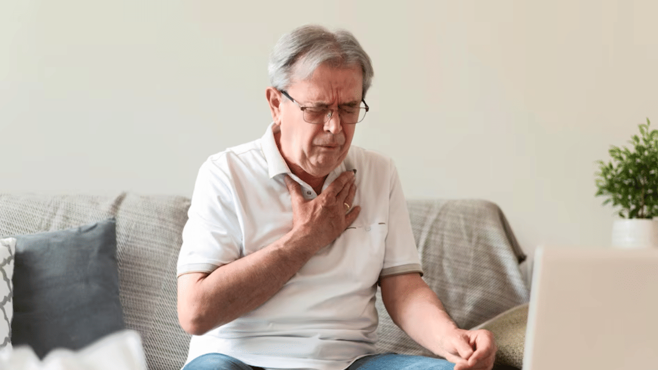 Heart Attack Signs: ഈ ലക്ഷണങ്ങൾ അവഗണിക്കരുത്; ഹൃദയാഘാതമാകാം