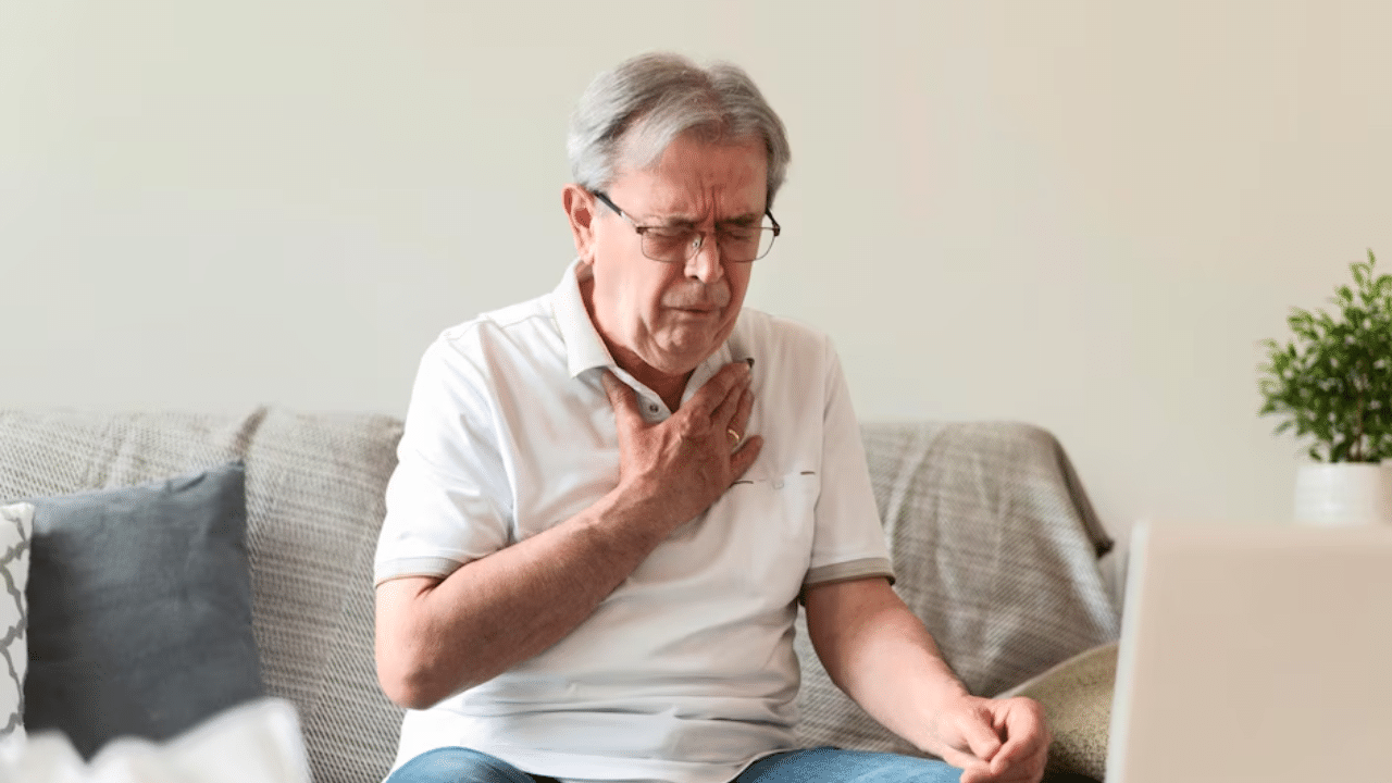 Heart Attack Signs: ഈ ലക്ഷണങ്ങൾ അവഗണിക്കരുത്; ഹൃദയാഘാതമാകാം Heart Attack Signs: ഈ ലക്ഷണങ്ങൾ അവഗണിക്കരുത്; ഹൃദയാഘാതമാകാം