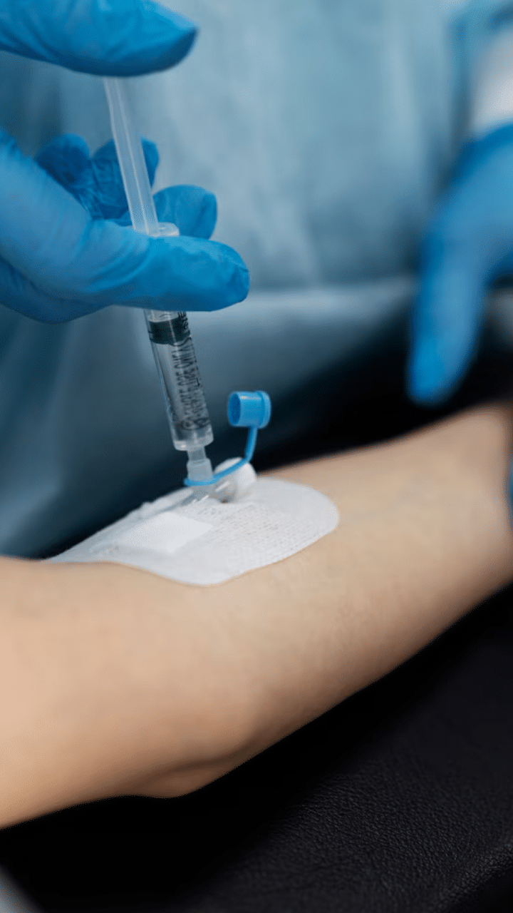 Hemophilia Symptoms : സാധാരണ ശരീരത്തിൽ മുറിവ് സംഭവിച്ചാൽ ഏതാനും നിമിഷങ്ങൾക്കകം മുറിഞ്ഞ സ്ഥലത്തെ രക്തം കട്ടപിടിച്ച് രക്തപ്രവാഹം നിൽക്കുന്നു.