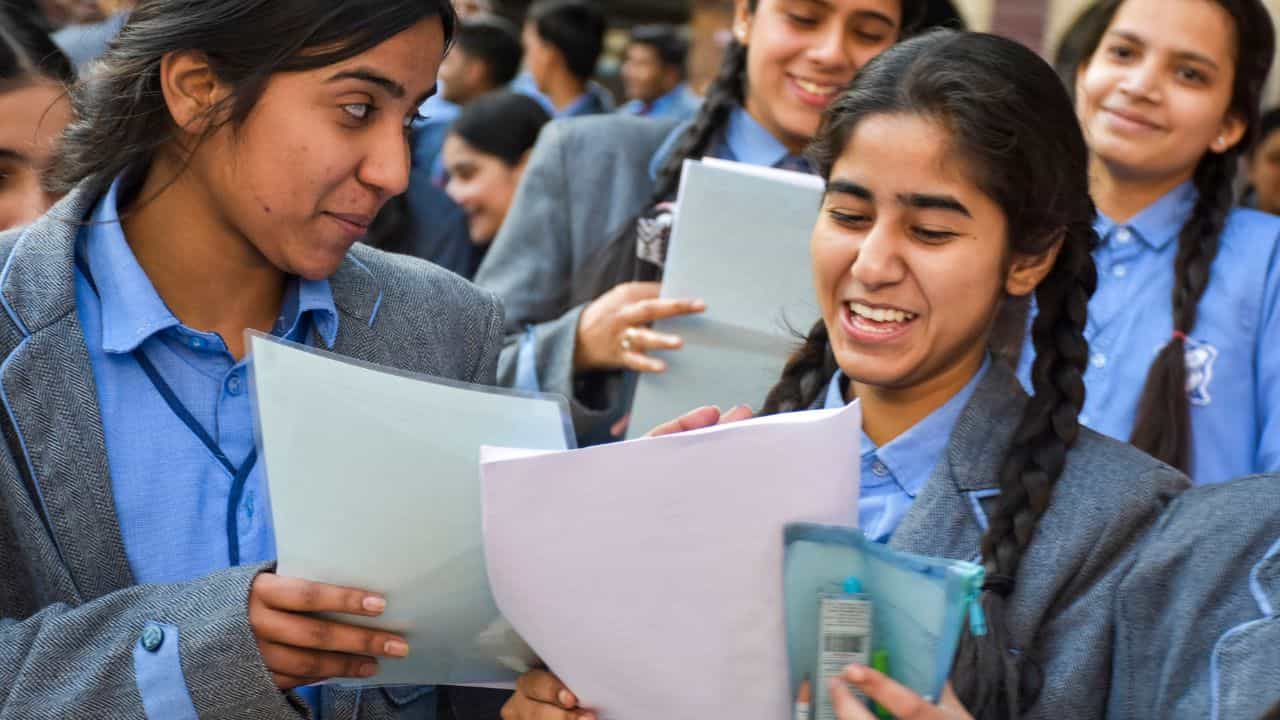 ICSE, ISC Results 2025 : ഐസിഎസ്ഇ, ഐ എസ് സി ഫലങ്ങൾ പ്രഖ്യാപിച്ചു; ഇത്തവണ പെൺകുട്ടികൾക്ക് മുന്നേറ്റം ICSE, ISC Results 2025 : ഐസിഎസ്ഇ, ഐ എസ് സി ഫലങ്ങൾ പ്രഖ്യാപിച്ചു; ഇത്തവണ പെൺകുട്ടികൾക്ക് മുന്നേറ്റം