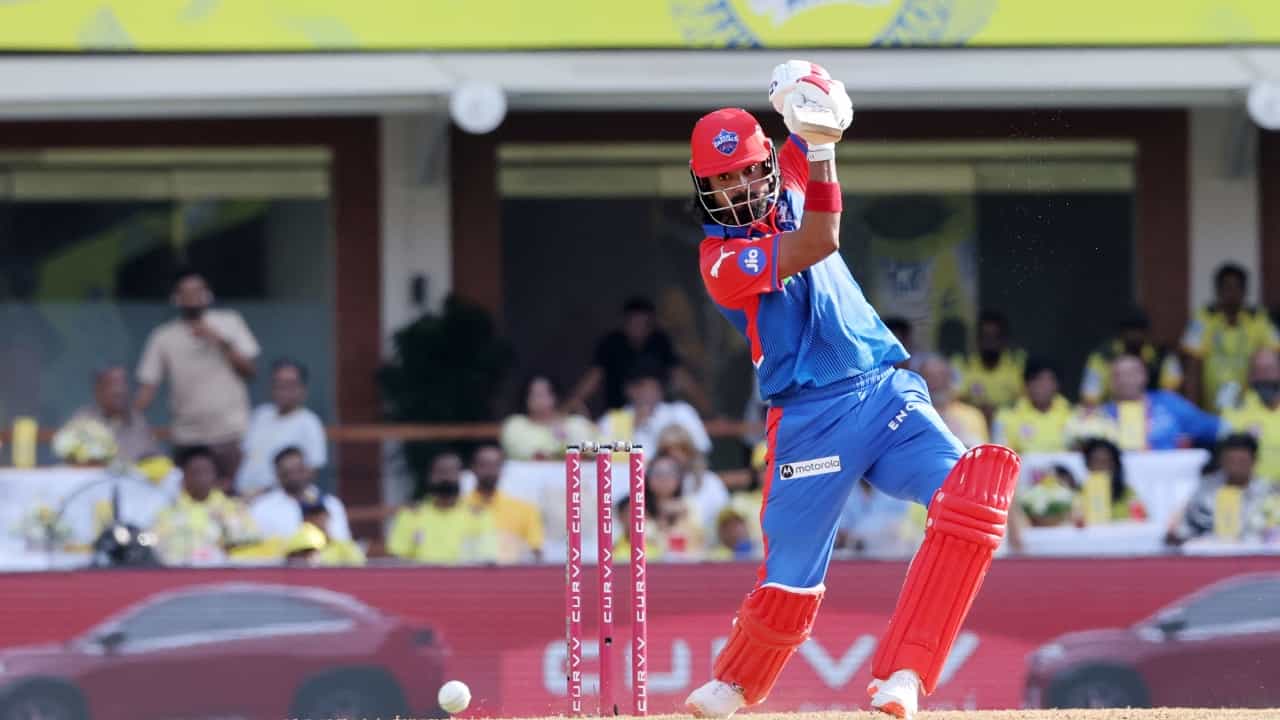 IPL 2025: ചെപ്പോക്കിൽ നൂറിനെ എയറിലാക്കി രാഹുലിൻ്റെ ഫിഫ്റ്റി; ഡൽഹിയ്ക്ക് മികച്ച സ്കോർ