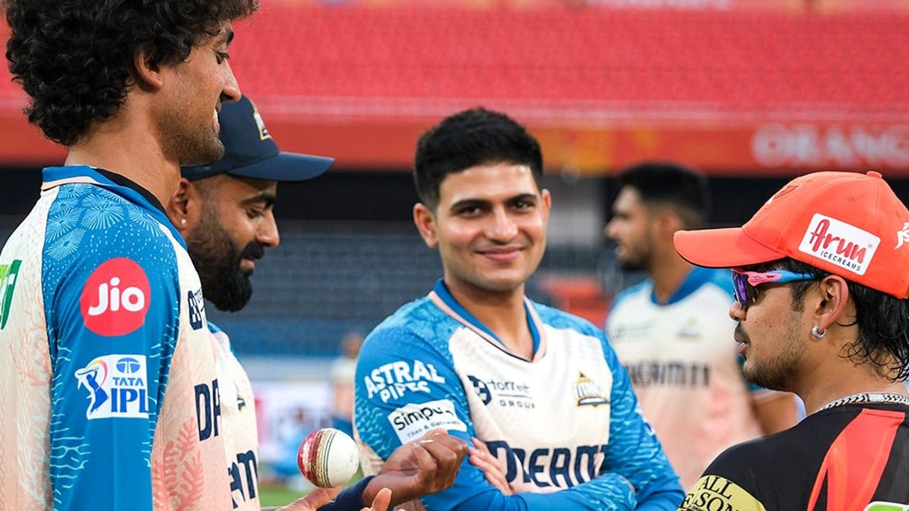 ഇന്ത്യൻ പ്രീമിയർ ലീ​ഗിൽ ഇന്ന് സൺറൈസേഴ്സ് ഹൈദരാബാദും, ​ഗുജറാത്ത് ടൈറ്റൻസും ഏറ്റുമുട്ടും. വൈകിട്ട് 7.30ന് ഹൈദരാബാദിലെ രാജീവ് ​ഗാന്ധി ഇന്റർനാഷണൽ സ്റ്റേഡിയത്തിലാണ് മത്സരം (Image Credtis: Social Media, PTI)