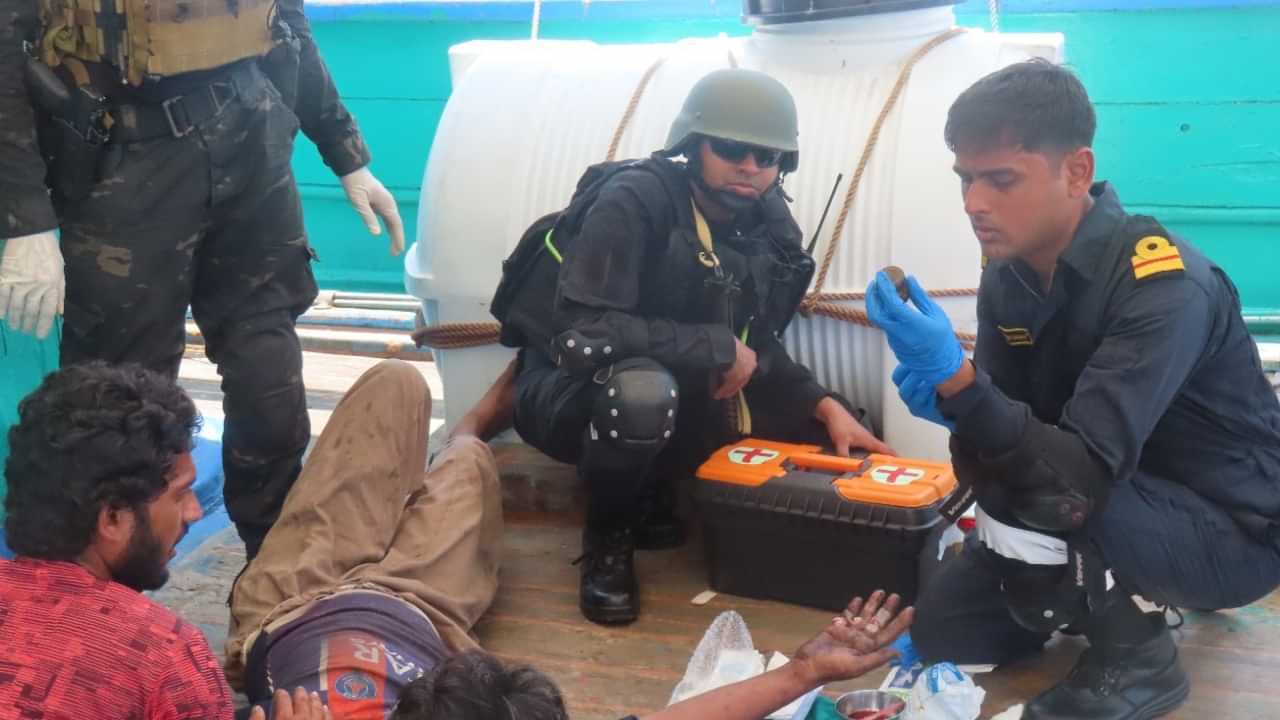 Indian Navy: അതിർത്തി വിഭജിച്ചാലും മനുഷ്യരല്ലേ; പാകിസ്താൻ മത്സ്യത്തൊഴിലാളികൾക്ക് വൈദ്യസഹായവുമായി ഇന്ത്യൻ നാവികസേന