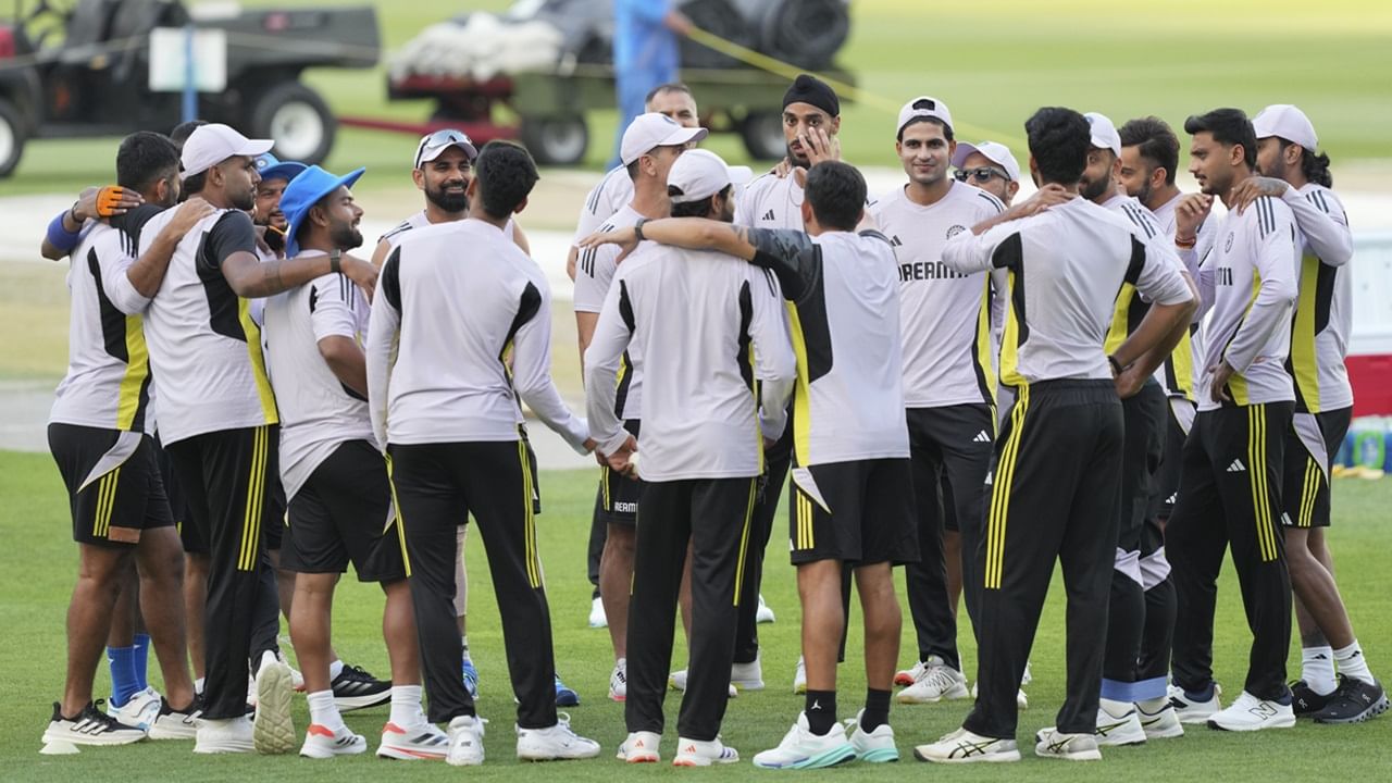 പുതുക്കിയ വാര്‍ഷിക കരാറുകളുടെ പട്ടിക ബിസിസിഐ കഴിഞ്ഞ ദിവസമാണ് പുറത്തുവിട്ടത്. രോഹിത് ശര്‍മ, വിരാട് കോഹ്ലി, ജസ്പ്രീത് ബുംറ, രവീന്ദ്ര ജഡേജ എന്നിവരാണ് എ പ്ലസ് കാറ്റഗറിയിലുള്ളത് (Image Credits: PTI)