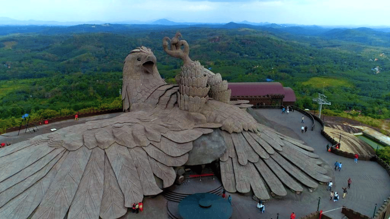 Jatayu Rock: സീതയെ അപഹരിച്ച രാവണനെ തടഞ്ഞ പക്ഷി; അഡ്വഞ്ചറി ആസ്വദിക്കാൻ പോകാം ജഡായു പാറയിലേക്ക് Jatayu Rock: സീതയെ അപഹരിച്ച രാവണനെ തടഞ്ഞ പക്ഷി; അഡ്വഞ്ചറി ആസ്വദിക്കാൻ പോകാം ജഡായു പാറയിലേക്ക്