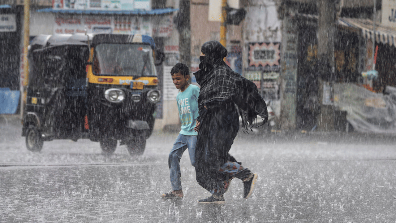 Kerala Weather Today: സംസ്ഥാനത്ത് ഇന്നും ഇടിമിന്നോടു കൂടിയ മഴയ്ക്ക് സാധ്യത; ജാഗ്രത നിർദേശം