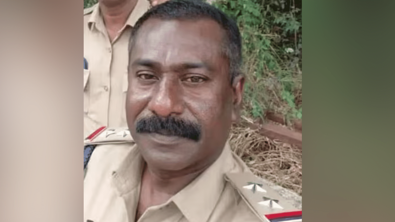 Kottayam Police Officer Missing: ഡ്യൂട്ടി കഴിഞ്ഞ് മടങ്ങിയെത്തിയില്ല; കോട്ടയത്ത് എസ്ഐയെ കാണാനില്ലെന്ന് പരാതി, അന്വേഷണം ആരംഭിച്ചു Kottayam Police Officer Missing: ഡ്യൂട്ടി കഴിഞ്ഞ് മടങ്ങിയെത്തിയില്ല; കോട്ടയത്ത് എസ്ഐയെ കാണാനില്ലെന്ന് പരാതി, അന്വേഷണം ആരംഭിച്ചു