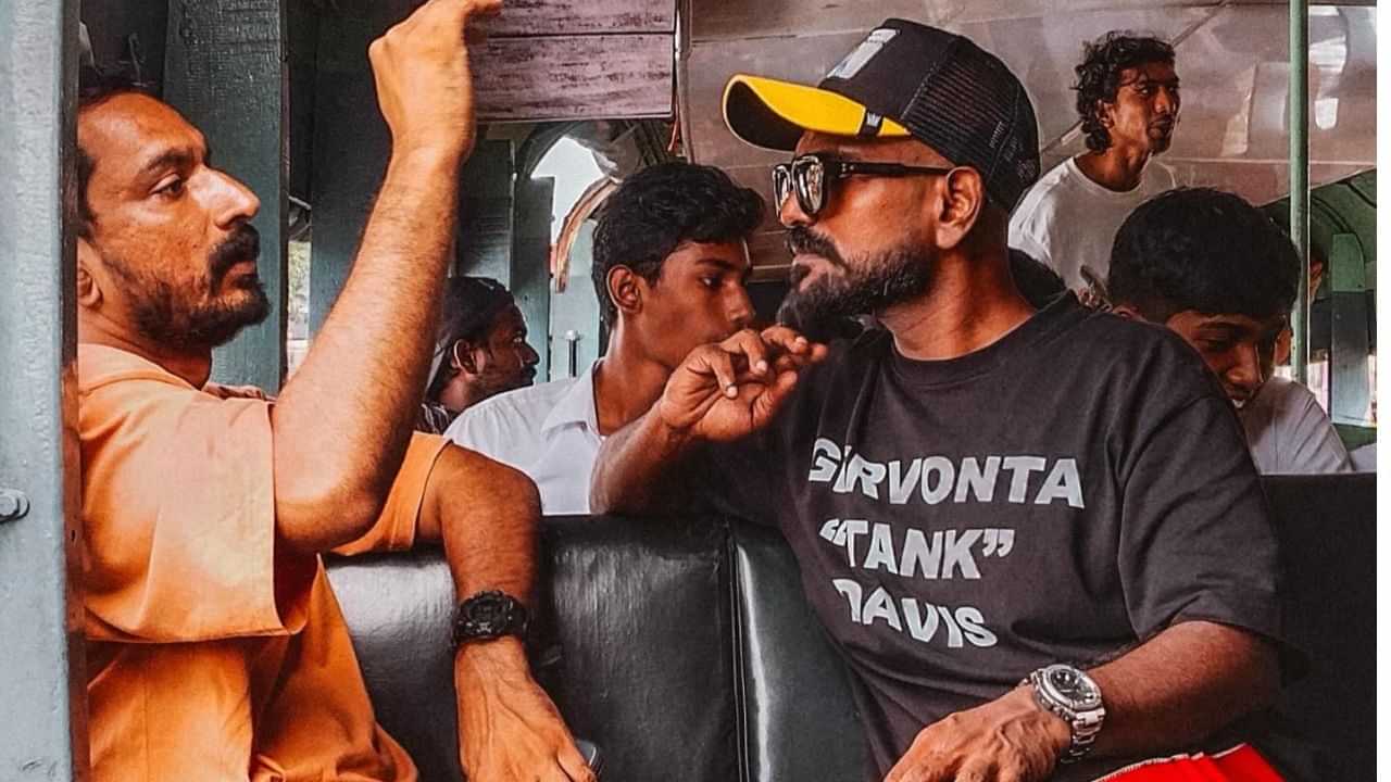 Khalid Rahman Hybrid Ganja Case : എരിതീയിൽ എണ്ണ പകർന്നതിന് നന്ദി ഖാലിദ് റഹ്മാനൊപ്പമുള്ള ഫോട്ടോ പങ്കുവെച്ച് ജിംഷി ഖാലിദ്; ഹാർട്ട് സ്മൈലിയുമായി നസ്ലൻ