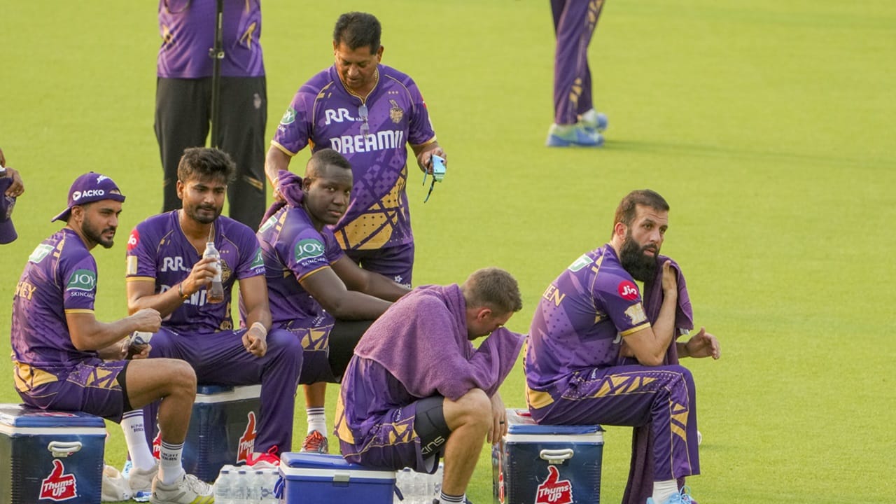 ഇന്ത്യന്‍ പ്രീമിയര്‍ ലീഗില്‍ ഇന്ന് നടക്കുന്ന മത്സരത്തില്‍ ഡല്‍ഹി ക്യാപിറ്റല്‍സും കൊല്‍ക്കത്ത നൈറ്റ് റൈഡേഴ്‌സും ഏറ്റുമുട്ടും. വൈകിട്ട് 7.30ന് ഡല്‍ഹി അരുണ്‍ ജയ്റ്റ്‌ലി സ്റ്റേഡിയത്തിലാണ് മത്സരം (Image Credits: PTI)