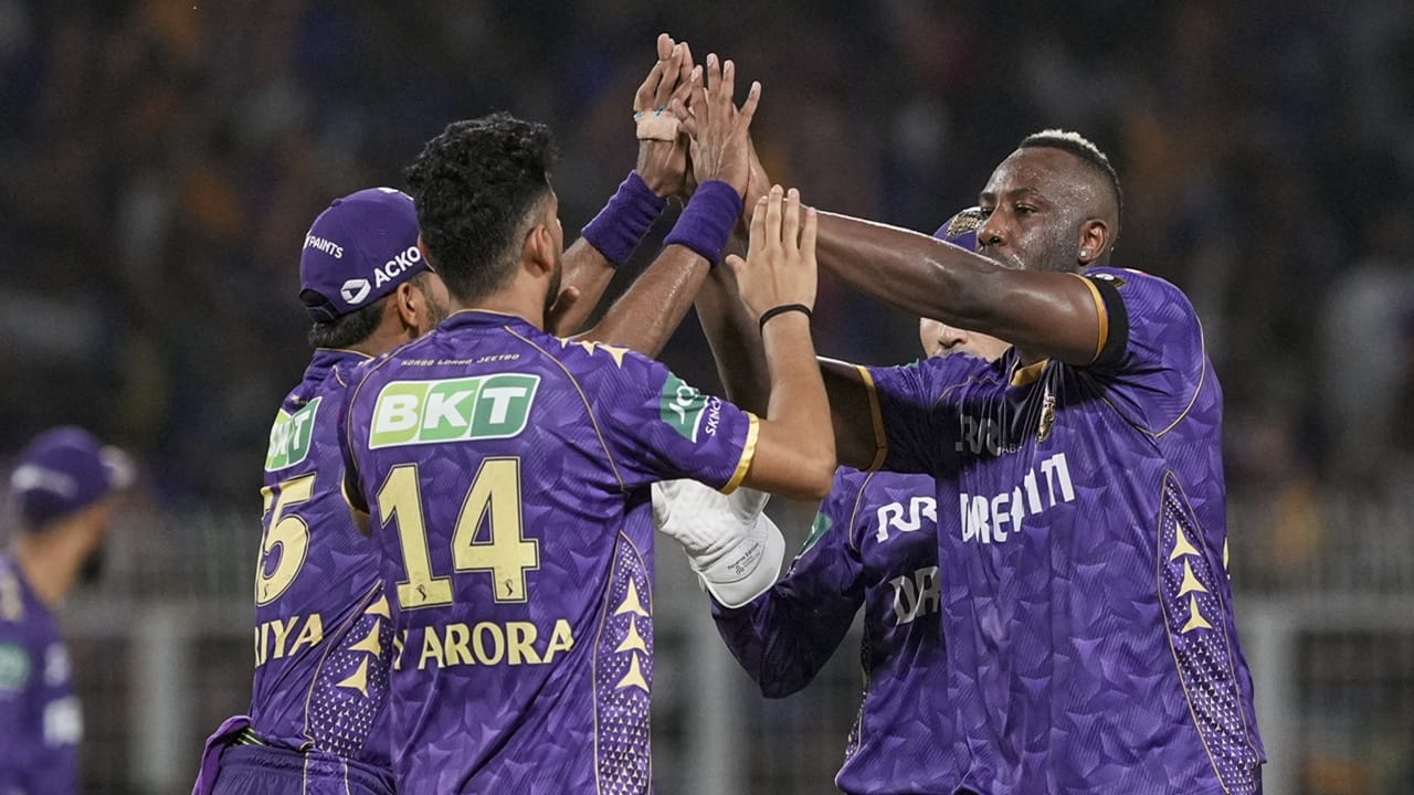 പ്ലേ ഓഫ് സാധ്യതകള്‍ നിലനിര്‍ത്തണമെങ്കില്‍ ഇനിയുള്ള മത്സരങ്ങളില്‍ കൊല്‍ക്കത്തയ്ക്ക് വിജയം അനിവാര്യമാണ്. പഞ്ചാബിനെതിരായ മുന്‍മത്സരം മഴമൂലം ഉപേക്ഷിച്ചത് കൊല്‍ക്കത്തയ്ക്ക് തിരിച്ചടിയായിരുന്നു.