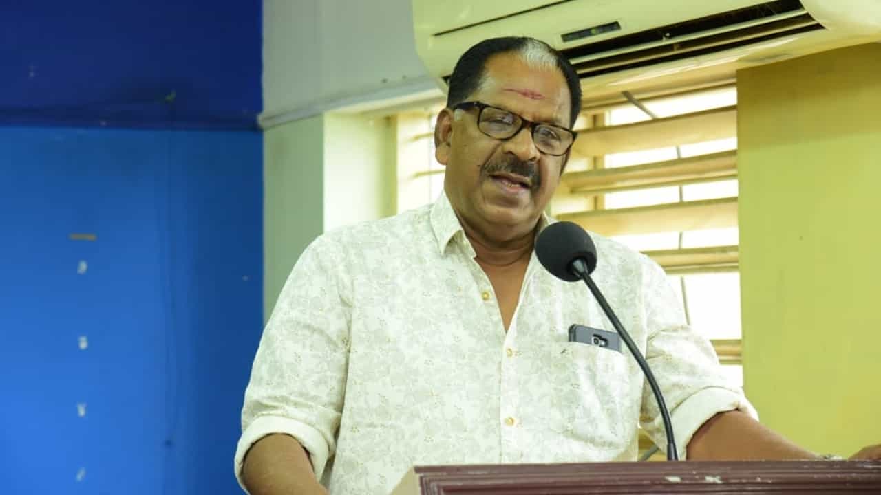 Kollam Thulasi: തളര്‍ന്നു കിടന്ന മലയാള സിനിമയെ പൊക്കിയെടുക്കാന്‍ ഷക്കീല വരേണ്ടി വന്നു